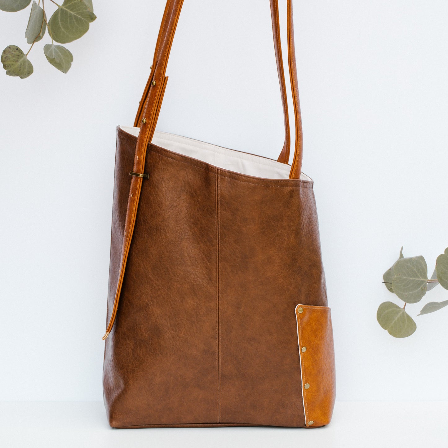 OVERCOMER tote bag | CHESTNUT.