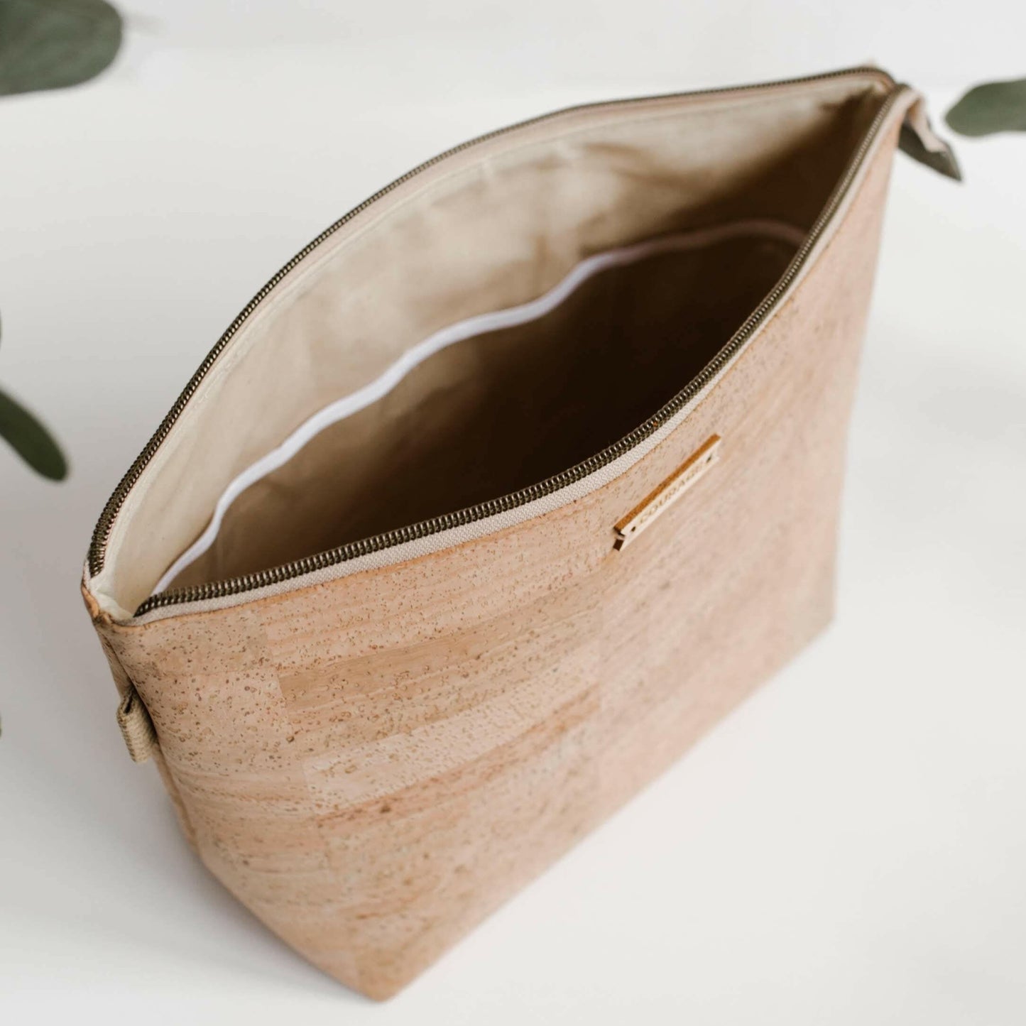 ADVENTURER cosmetics bag | NATURAL.