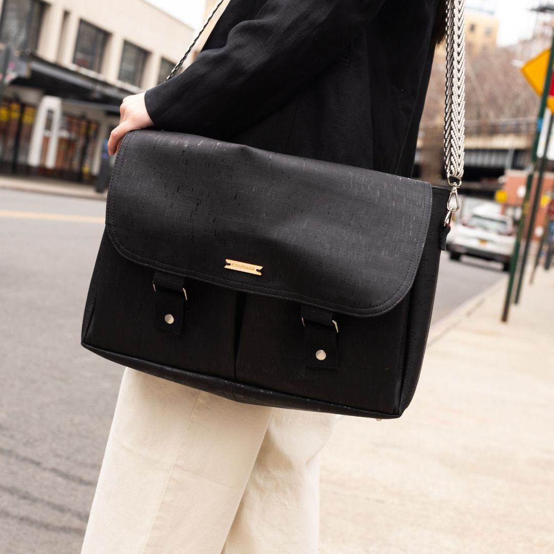 NOMAD messenger bag | COAL.