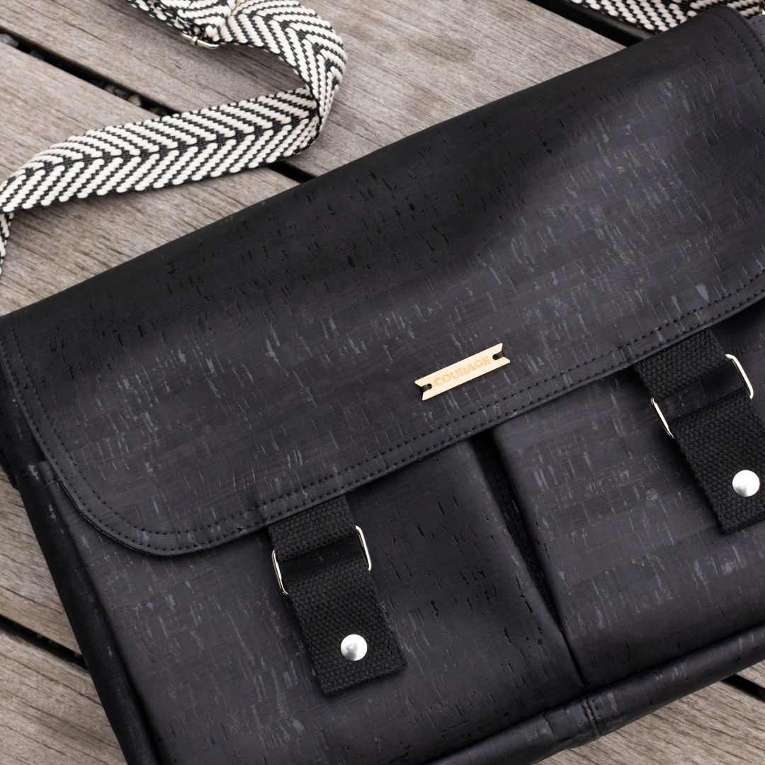 NOMAD messenger bag | COAL.