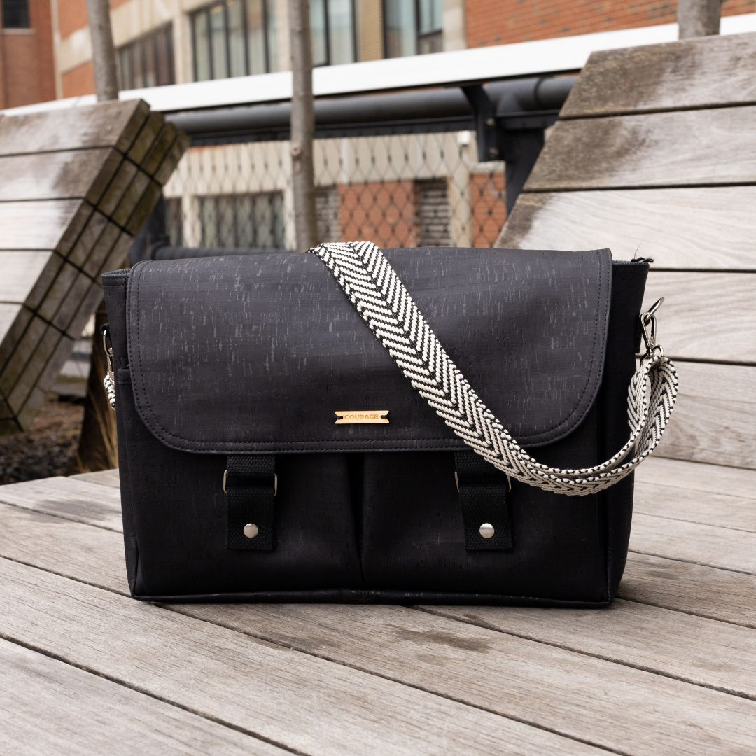 NOMAD messenger bag | COAL.