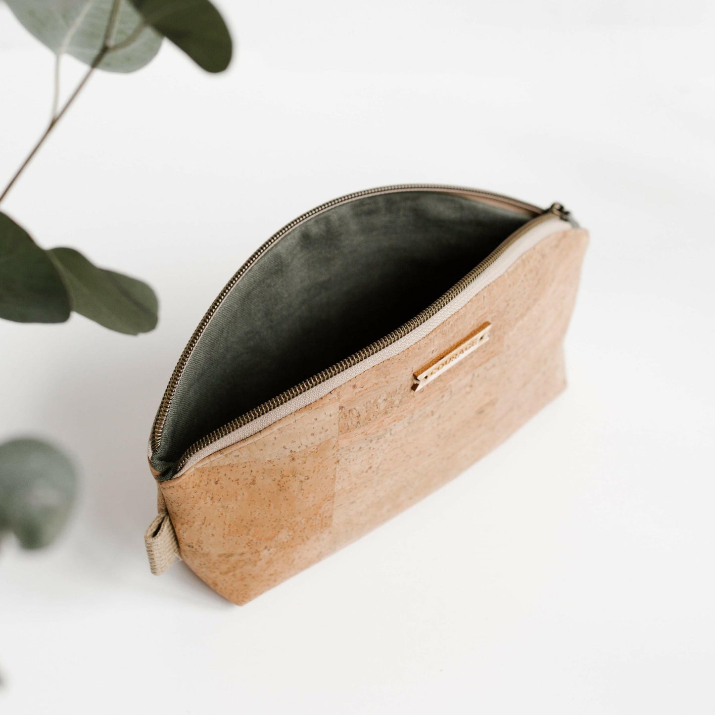 RULE BREAKER zippered pouch | NATURAL.