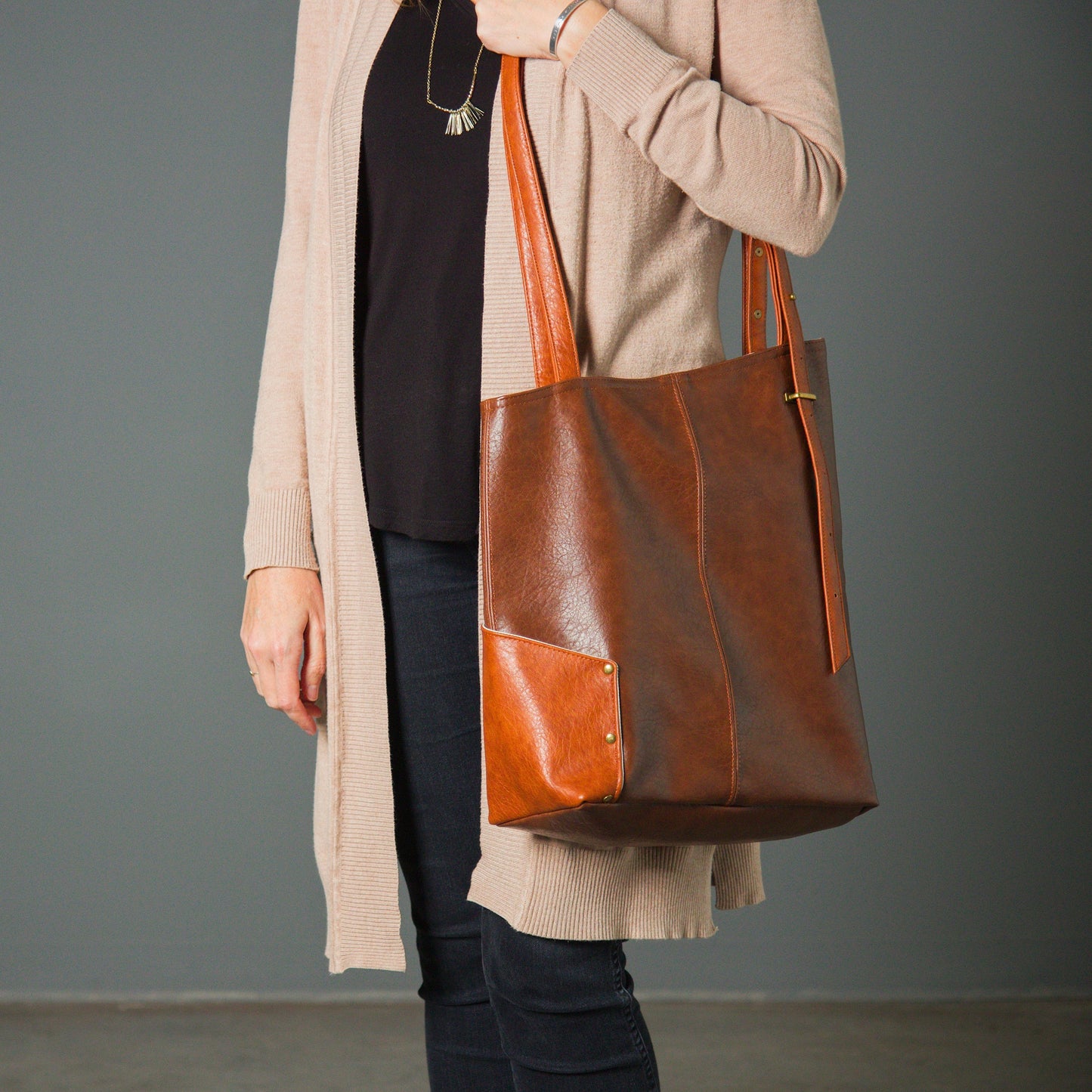 OVERCOMER tote bag | CHESTNUT